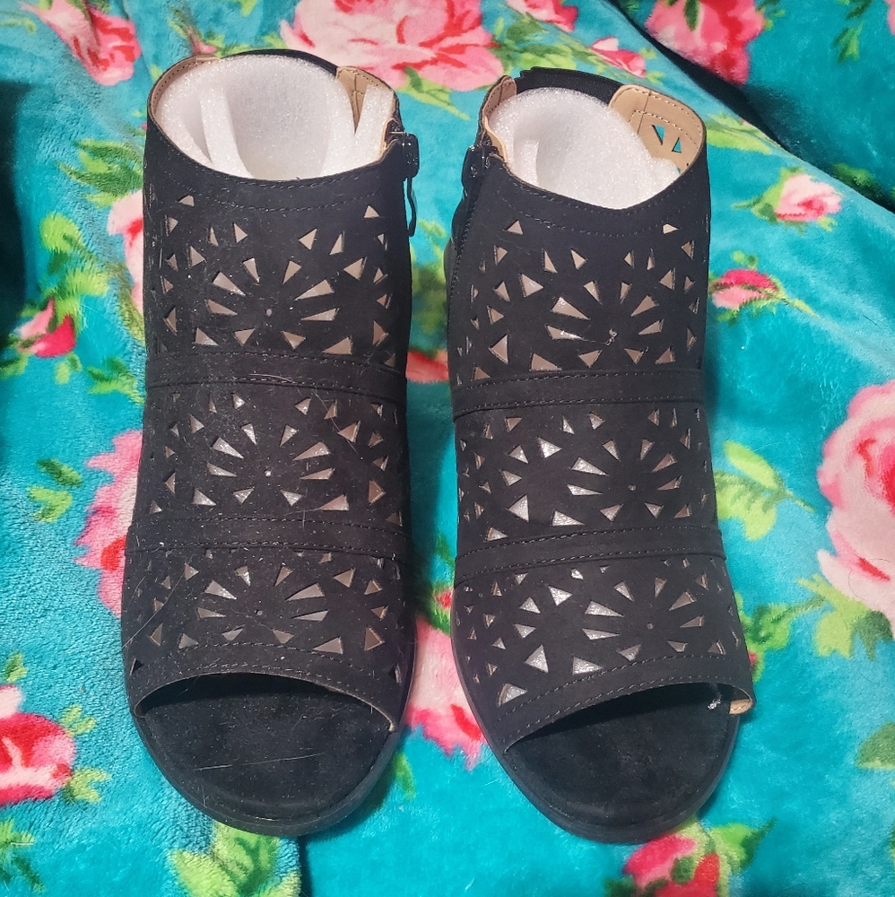 Torrid Laser cut Shootie Size 8.5